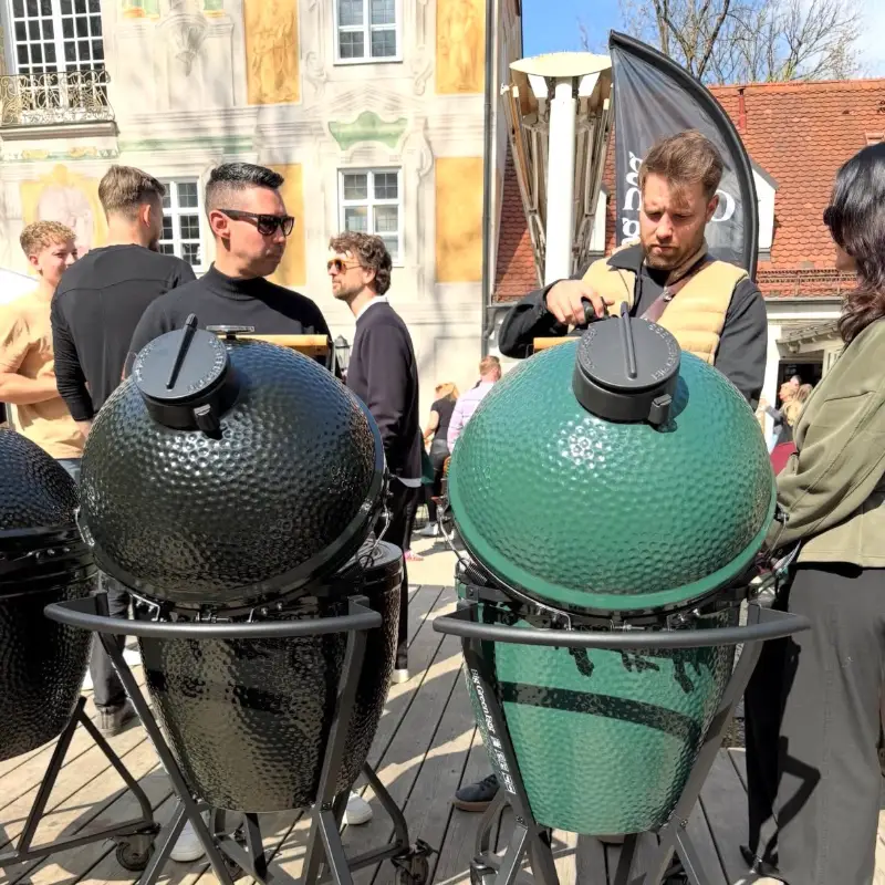 Gril Big Green Egg Large The Onyx – základní set (k dispozici od května, lze předobědnat)